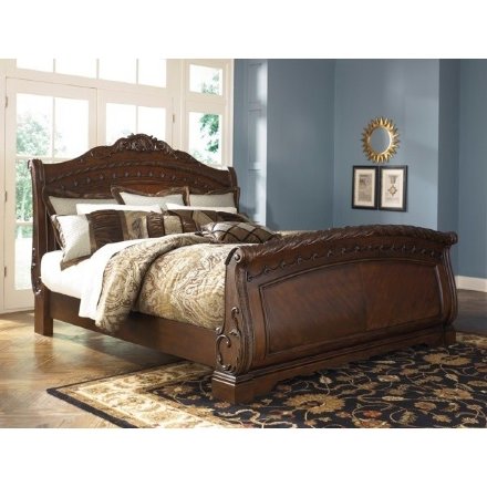 Кровать в виде саней King Size North Shore Ashley Темный орех