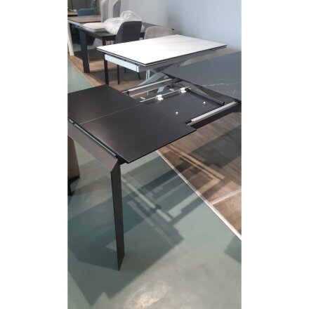 Стол DF201T matte black marble/black 1400(+600)*900  ЭКСКЛЮЗИВ (Образец из салона) 